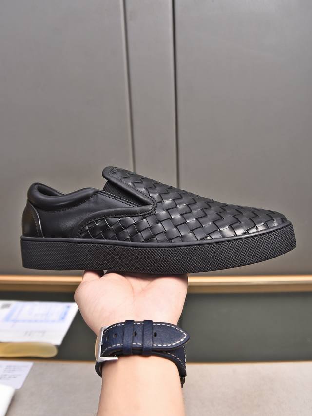 套脚系列 Botteg* Venet* 高端精品 Size：38-44 45定做 Bv新品，头层牛皮人工编织经典风格与当代时尚气质和谐交融，橡胶鞋底轻便灵活,水